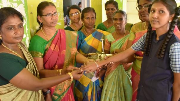 gold-ring-for-nellai-school-girl-who-scored-100-out-of-100-teachers-praise