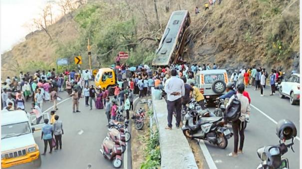 5-killed-in-bus-overturn-accident-in-yercaud