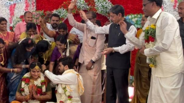 governor-ravi-attends-marriage-of-assistant-son