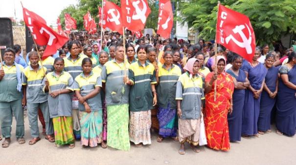 demand-for-payment-of-wages-as-per-govt-order-contract-employees-stormed-tiruppur-collectorate