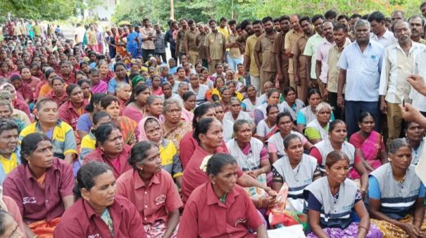 tiruppur-collector-s-office-besieged-by-sanitation-workers-for-the-2nd-day