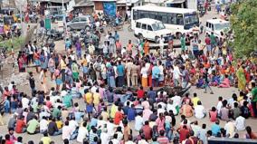4 ஊராட்சிகளை பேரூராட்சியில் இணைப்பதை எதிர்த்து சாலை மறியல்: 131 பேர் மீது வழக்கு @ ஊத்துக்கோட்டை