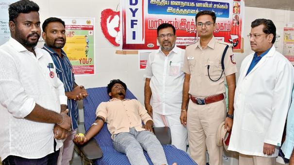 dindigul-mp-donated-blood-for-32-times