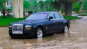Rolls-Royce Ghost breaks down on flooded road Video viral
