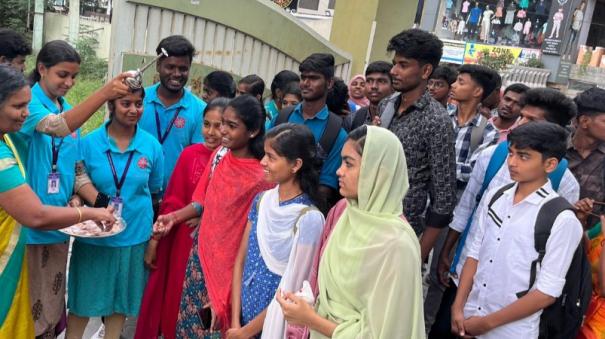 welcome-to-the-first-year-students-of-coimbatore-govt-college-by-sprinkled-paneer