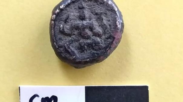 nayaka-period-copper-coin-found-on-vembakottai-excavation-in-virudhunagar