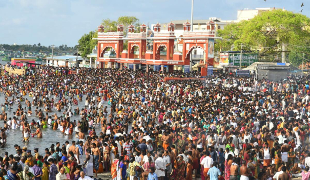 devotees-throng-water-bodies-on-aani-amavasai-day