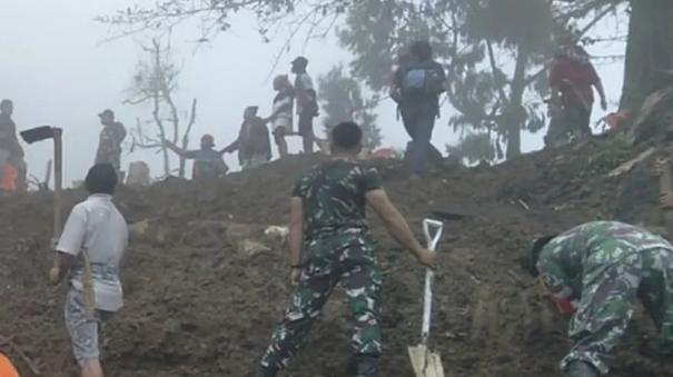 indonesia-gold-mine-landslide-kills-12-the-search-for-the-missing-18-people-is-intense