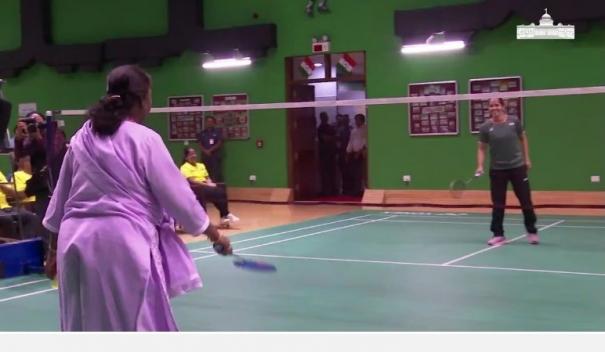 a-video-of-the-president-playing-badminton-with-saina-naval-has-gone-viral