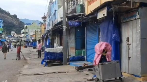 protest-on-behalf-of-municipality-against-palani-devasthanam-shops-closed-across-the-city