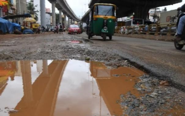 man-knifes-auto-driver-after-water-splashes-on-him-from-wheel-in-thane