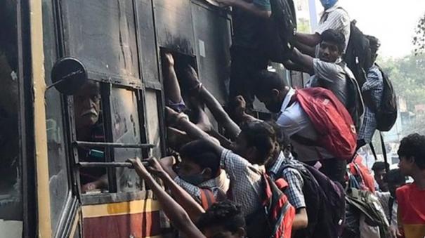 bus-glass-broken-as-students-were-reprimanded-for-traveling-on-the-stairs