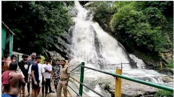 flash-floods-in-azhiyar-kaviaruvi