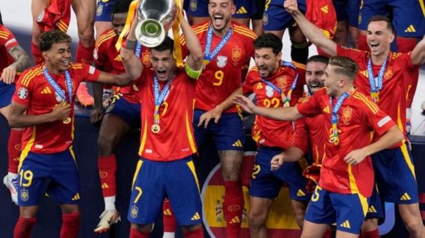 euro-cup-football-spain-beats-england-in-finals-by-2-1