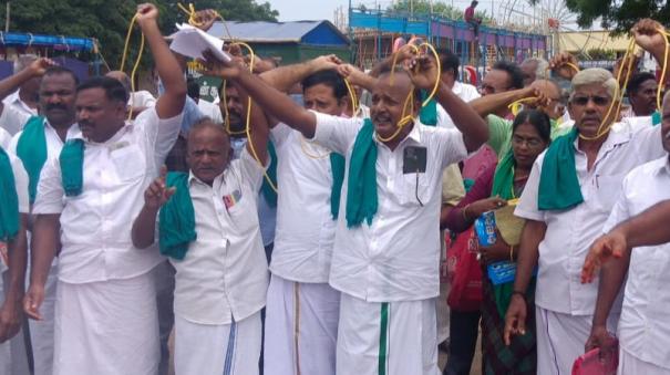 farmers-protest-against-the-non-opening-of-water-in-the-cauvery-by-pretending-hanging