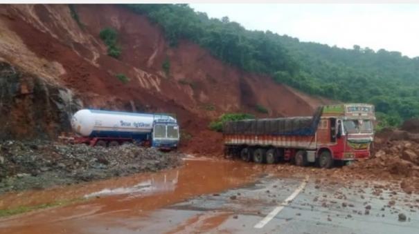 efforts-to-rescue-9-people-trapped-in-a-landslide-in-uttara-kannada-district