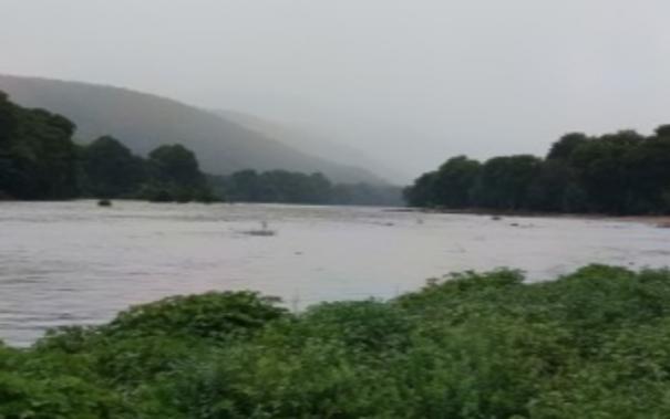 hogenakkal-flow-of-water-in-the-cauvery-river-has-increased-to-19000-cubic-feet