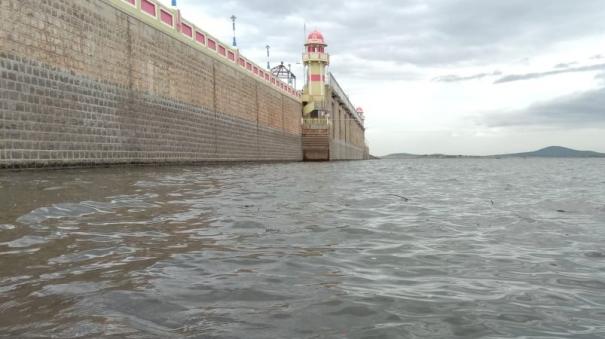 water-flow-to-bhavanisagar-dam-increased-to-18-thousand-cubic-feet