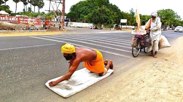 sashtanga-namaskaram-on-roads-sadhu-pilgrimage-to-rameswaram-from-uttarakhand