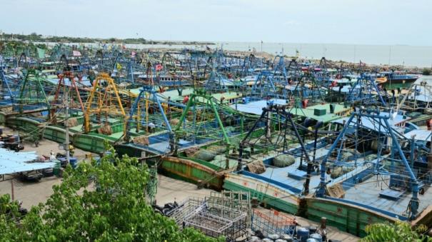 strong-wind-warning-alert-fishermen-did-not-go-to-sea-in-tuticorin