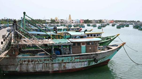 heavy-winds-warning-in-ramanathapuram-district-sea-area-fishermen-did-not-go-to-sea-today