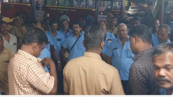 municipal-transport-employees-demonstration-passengers-suffer-due-to-delay-in-bus-operation