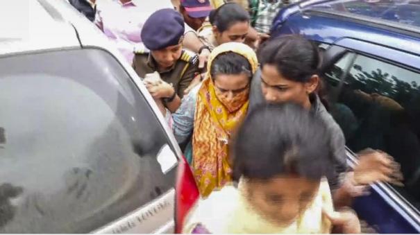 trainee-ias-officer-pooja-khedhkar-s-mother-arrested