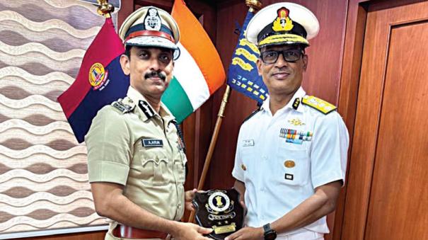 naval-officer-consultation-with-commissioner-of-police