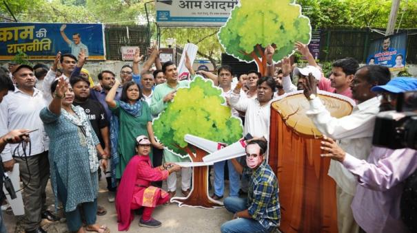 aap-protests-near-bjp-office-over-cutting-of-1100-trees-in-delhi