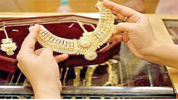 people-are-happy-as-the-price-of-gold-fell-by-120-rupees-on-budget-day