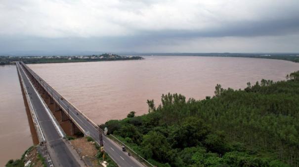 110-telangana-villages-may-submerge-if-godavari-water-level-crosses-73-ft