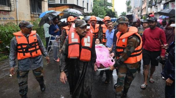 record-heavy-rains-in-maharashtra-army-called-for-rescue-operations