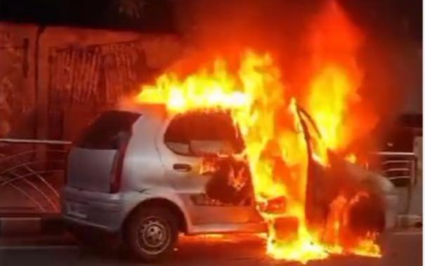 a-car-suddenly-burst-into-flames-on-the-road-sensation-in-chennai