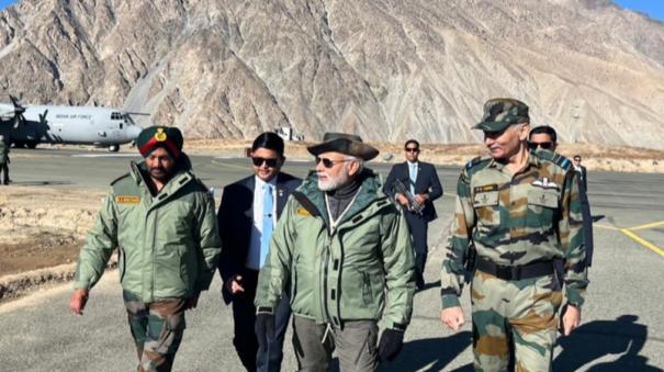 prime-minister-narendra-modi-participates-in-kargil-war-25th-victory-day