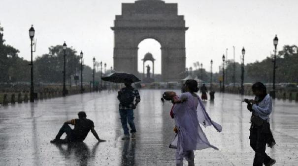 delhi-drenched-by-heavy-rain-police-issues-advisory-on-traffic-diversions