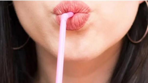 drinking-water-juice-soft-drinks-with-a-straw-is-dangerous-to-health