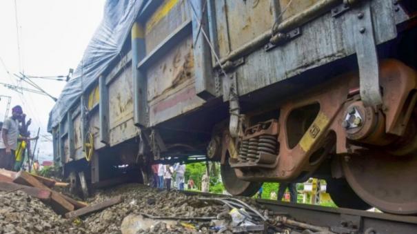 two-wagons-of-goods-train-derail-near-bhubaneswar-railway-station-in-odisha