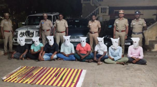 gang-was-arrested-near-the-collector-office-with-weapons