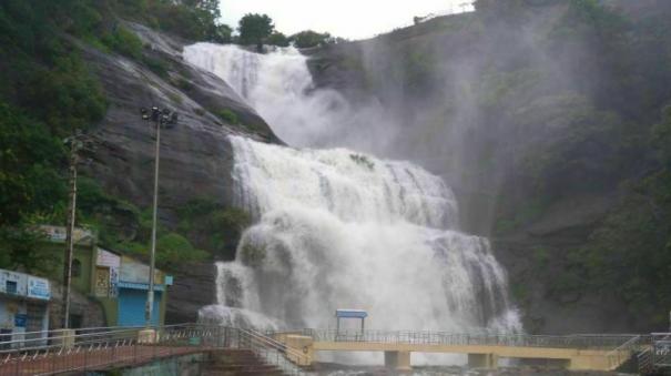 rains-in-western-ghats-continued-flooding-in-courtallam-waterfalls