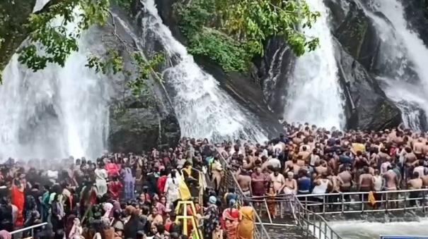 allowed-to-bathe-in-coutrallam-waterfalls-as-flood-level-receded-after-3-days-tourists-are-excited-to-bathe