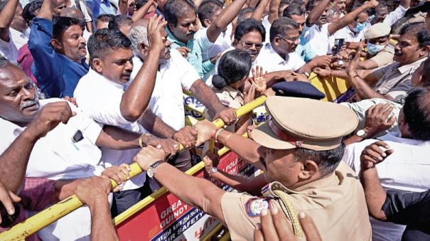 protest-of-secondary-teachers-in-chennai