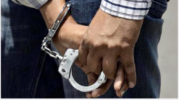 a-bill-collector-was-arrested-for-took-a-bribe