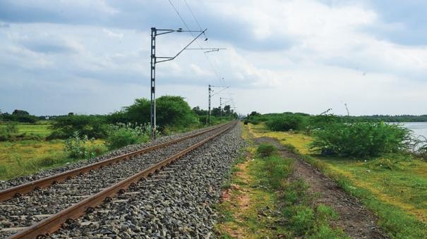 soil-erosion-near-killai-railway-station