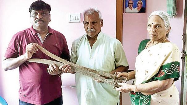 historic-swords-found-in-vaniyambadi