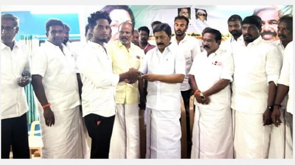 cv-shanmugam-aiadmk-card-issued