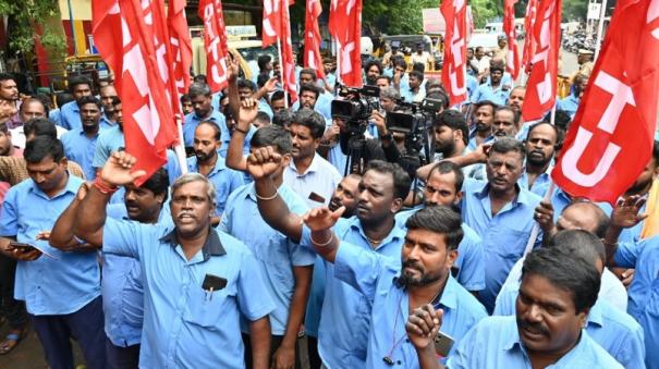 chennai-drinking-water-board-contract-employees-protest-for-job-permanency