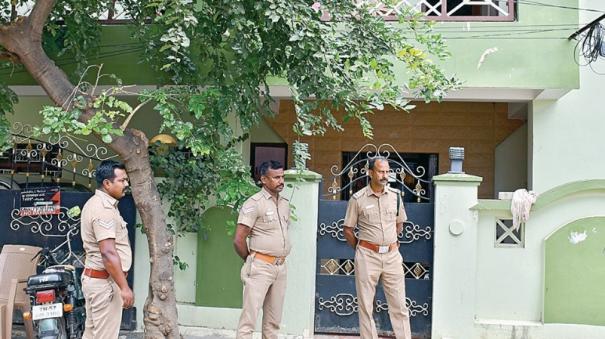 cbcid-raid-in-mr-vijayabaskar-relative-houses