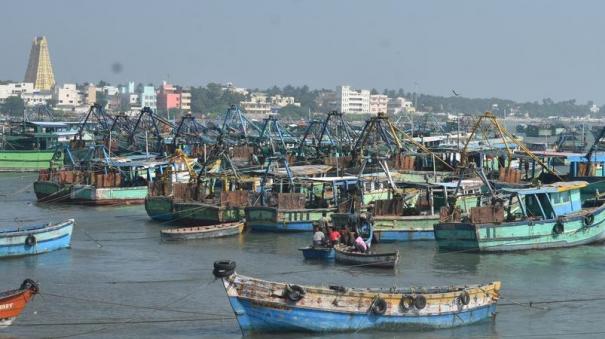 sri-lanka-navy-arrested-22-fishermen-from-tuticorin-along-with-their-boats