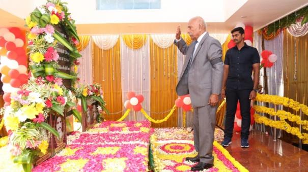 tribute-to-policemen-killed-on-naxalite-attack-ex-dgp-walter-devaram-participates