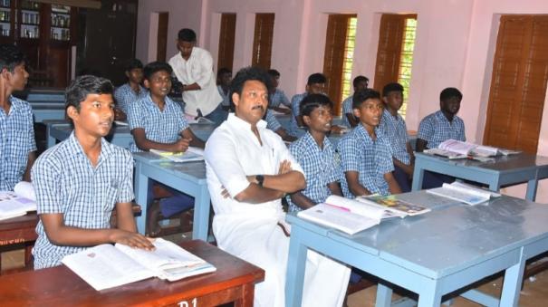 minister-anbil-mahesh-sat-with-students-at-tenkasi-school-and-observed-teacher-conducting-lesson